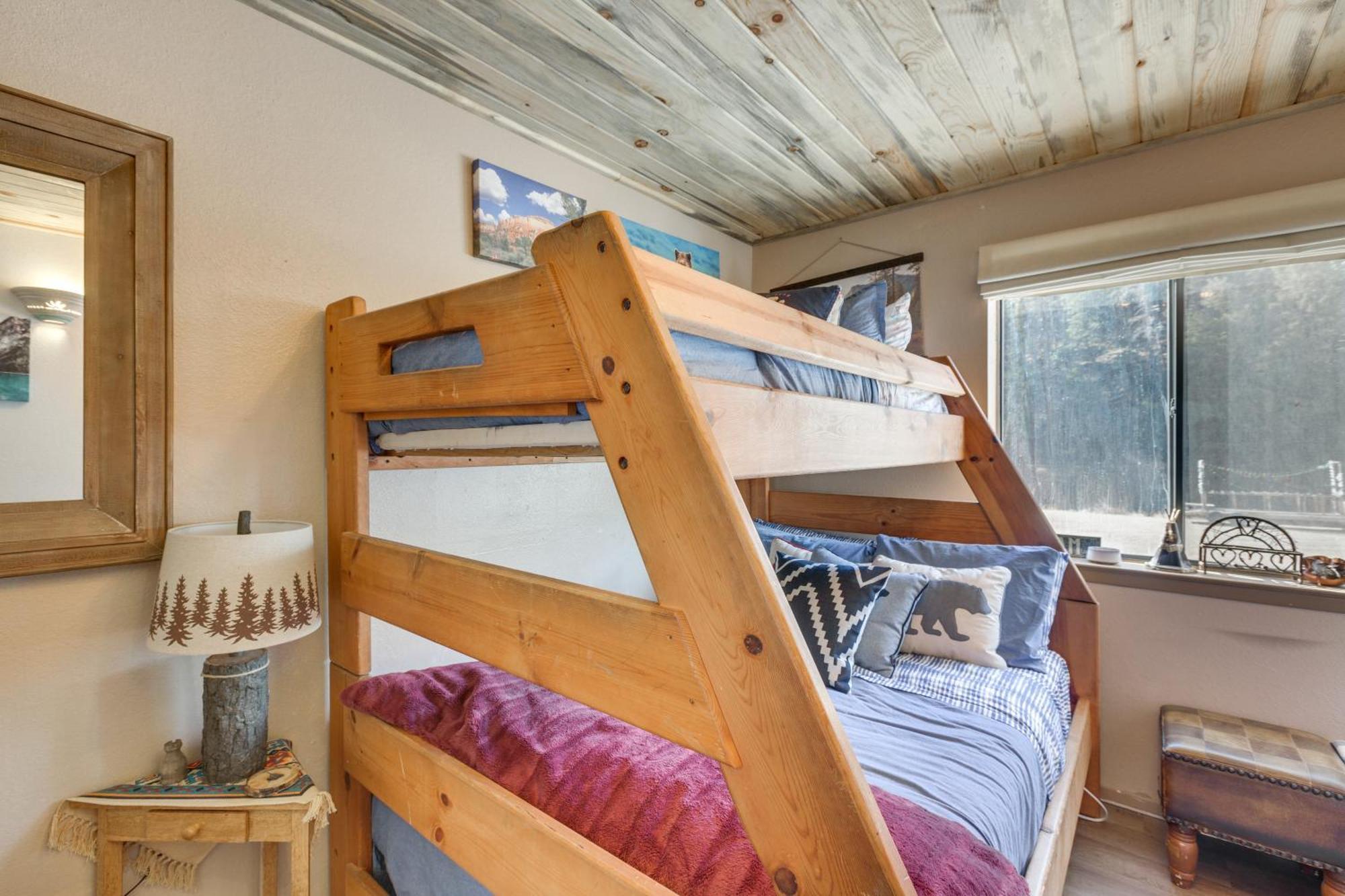 Ski-In Red River Retreat Balcony, Mountain Views! Extérieur photo