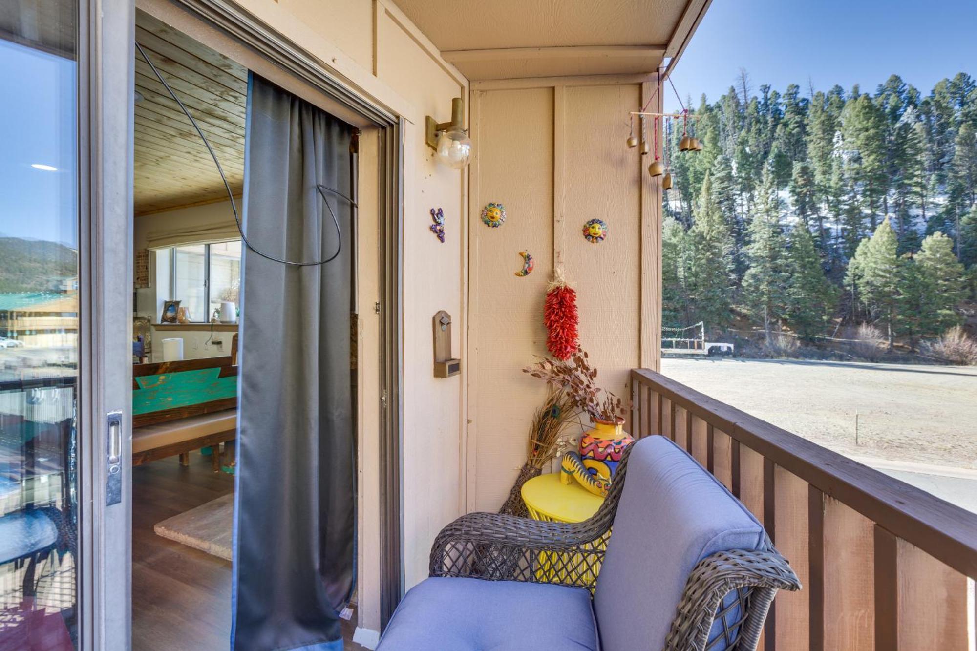 Ski-In Red River Retreat Balcony, Mountain Views! Extérieur photo