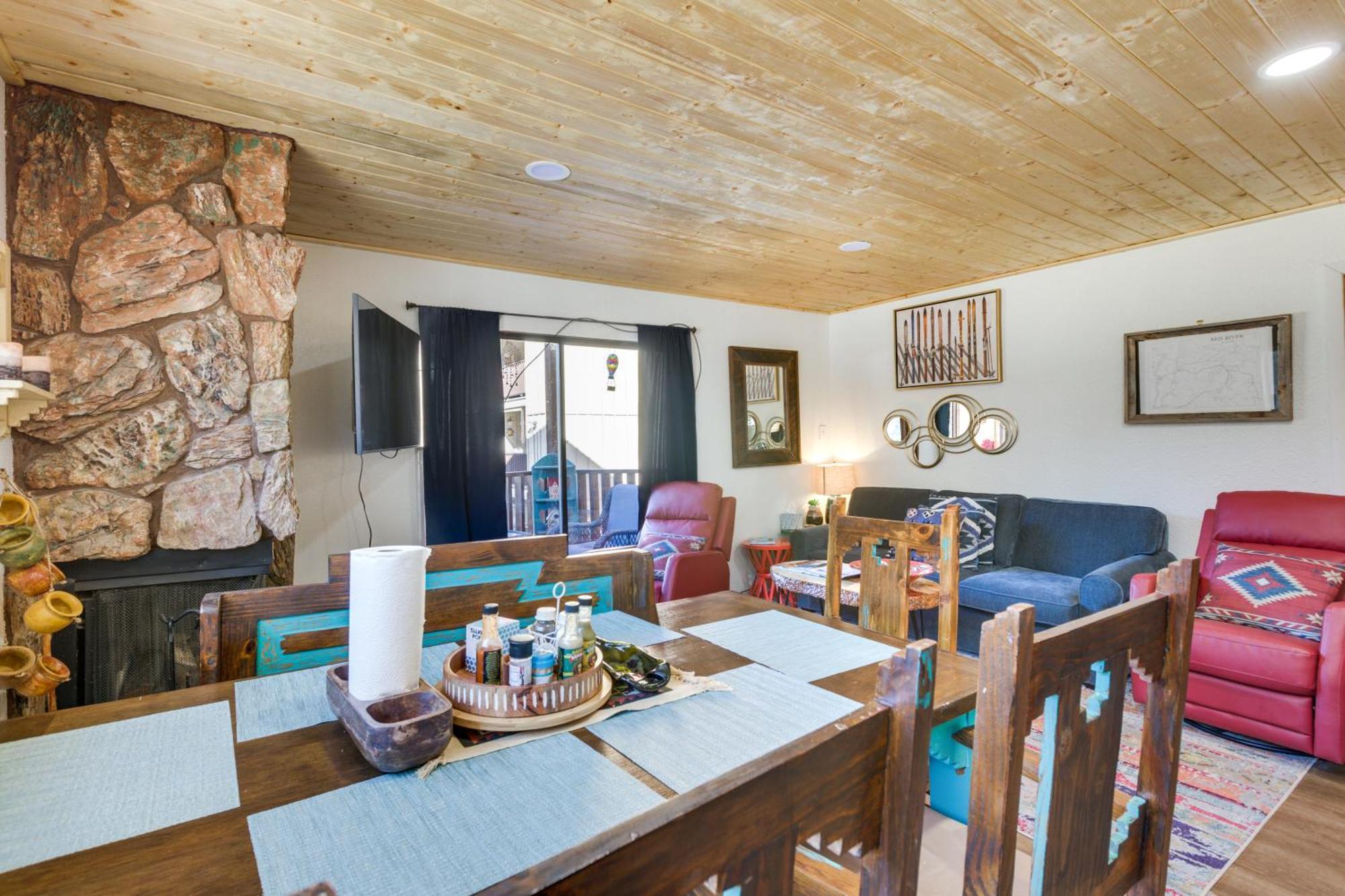 Ski-In Red River Retreat Balcony, Mountain Views! Extérieur photo
