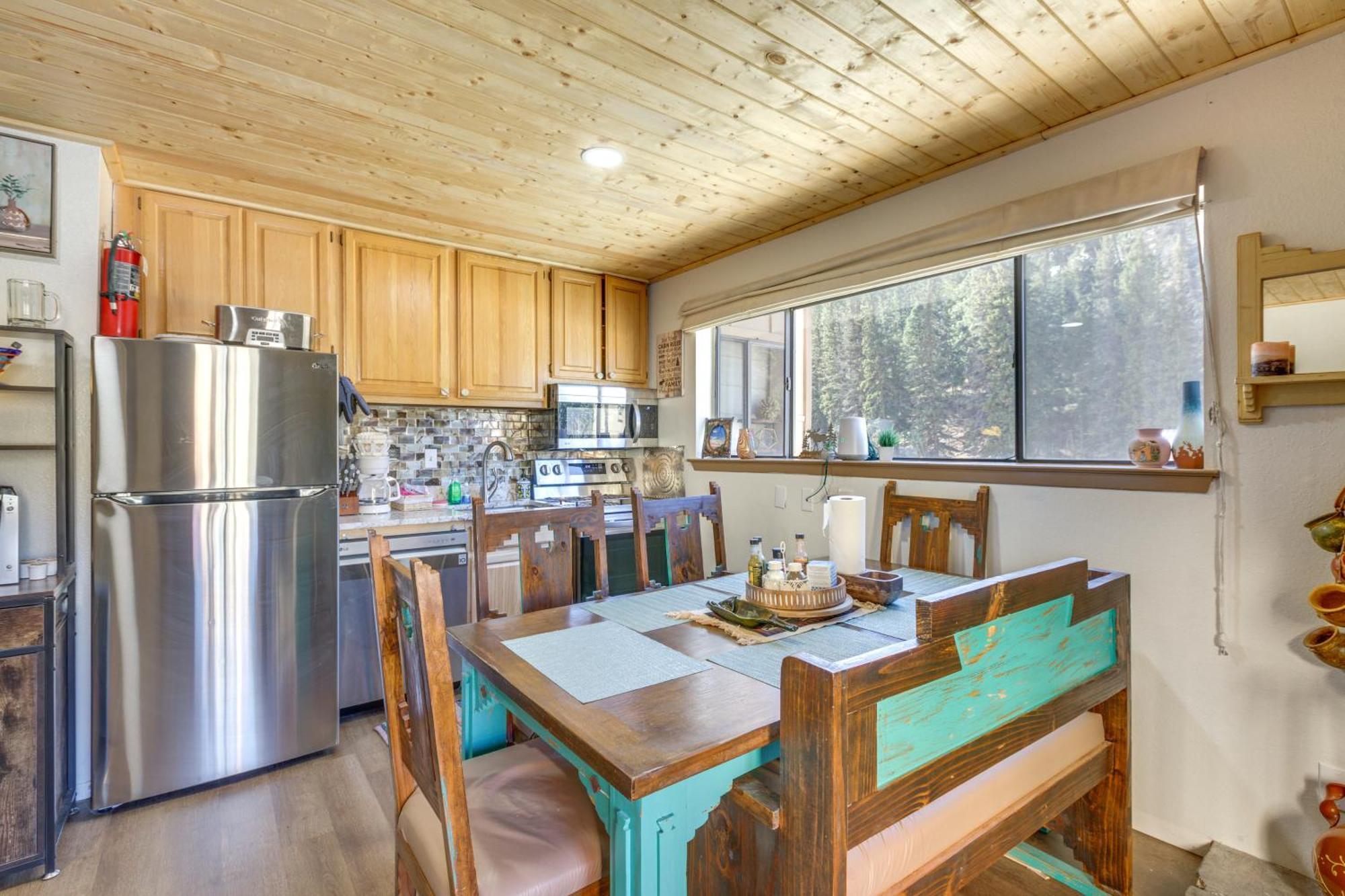 Ski-In Red River Retreat Balcony, Mountain Views! Extérieur photo
